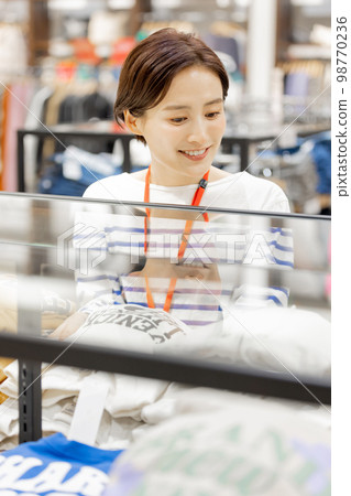 woman working in a boutique woman working in a boutique 98770236