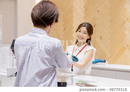 boutique checkout scene 98770318