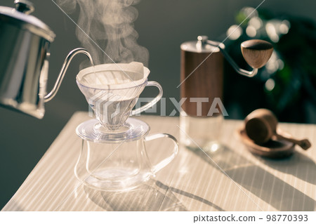 Coffee coffee hand drip HARIO V60 extraction steam retro vintage style 98770393