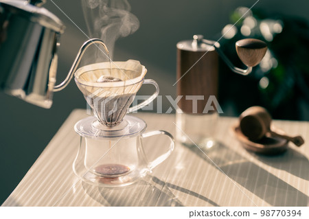 Coffee coffee hand drip HARIO V60 extraction steam retro vintage style 98770394