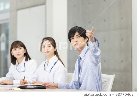 醫護人員開會 醫護人員開會 98770462