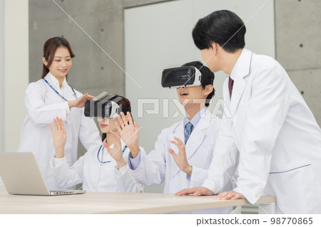 Medical staff using VR goggles Simulation Medical staff using VR goggles Simulation 98770865