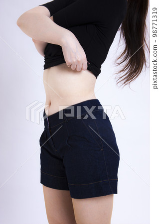 Young Japanese woman waist 98771319