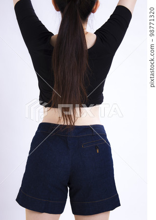 Young Japanese woman waist 98771320