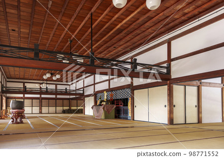 Inside the large Hojo at Tenryu-ji Temple in Saga-Arashiyama, Kyoto 98771552