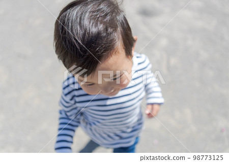 child, whelp, younger 98773125