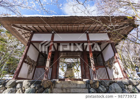 常寂光寺、仁王門、殘雪的早晨 98773972