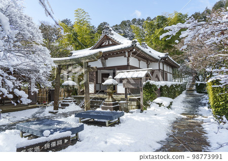Myokendo, Jojakko-ji Temple, Morning in the Leftover Snow Myokendo, Jojakko-ji Temple, Morning in the Leftover Snow 98773991