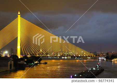 Rama VIII Bridge 98774341