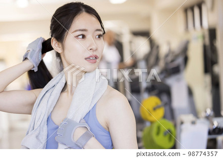 Young woman taking a break at the gym 98774357