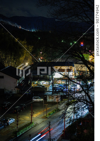 2023 從奈良黑神山看到的若草山燒 縣道上有車的夜景(二) 2023 從奈良黑神山看到的若草山燒 縣道上有車的夜景(二) 98774942