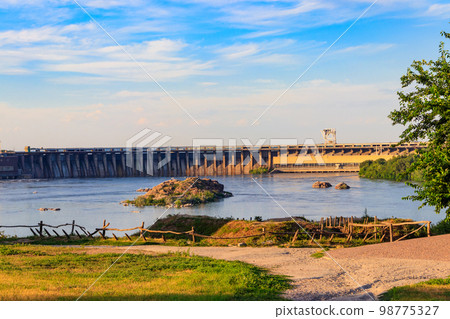 Dnieper Hydroelectric Station on the Dnieper river in Zaporizhia, Ukraine Dnieper Hydroelectric Station on the Dnieper river in Zaporizhia, Ukraine 98775327