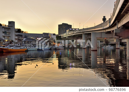 Evening view near Yokohama Shinko Warehouse 98776896