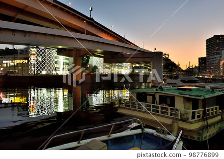 Evening view near Yokohama Shinko Warehouse 98776899
