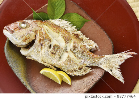 魚類料理 鹽烤鯛魚 98777464