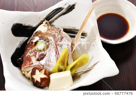 Steamed sea bream bone 98777476