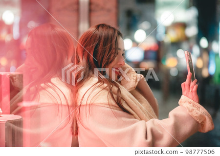 自拍的女人 98777506