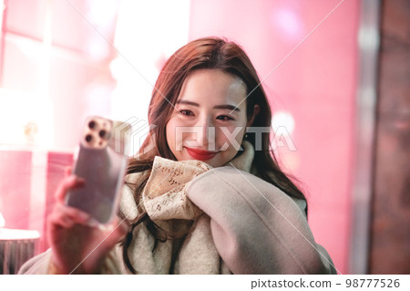 自拍的女人 98777526