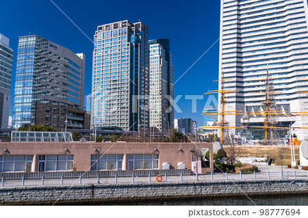 "Kanagawa Prefecture" Yokohama's tourist attraction, scenery of the train road "Kanagawa Prefecture" Yokohama's tourist attraction, scenery of the train road 98777694