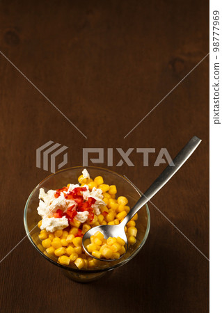 Esquites with corn, cheese, mayonnaise and chili. Mexican street food. Top view 98777969