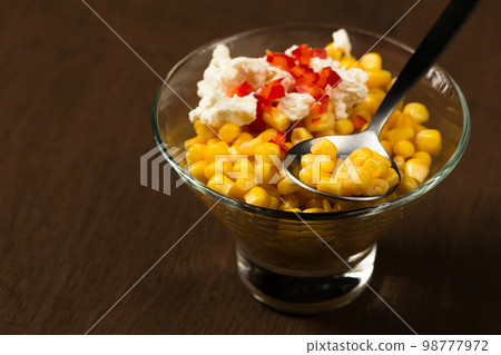 Esquites or Trolley with corn, cheese, mayonnaise and chili. Mexican street food Esquites or Trolley with corn, cheese, mayonnaise and chili. Mexican street food 98777972
