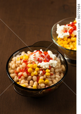 Esquites with corn and white kidney beans, cheese and chili. Mexican street food Esquites with corn and white kidney beans, cheese and chili. Mexican street food 98777984