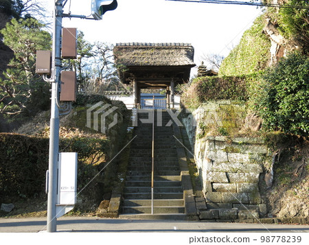 Chojuji Temple in Kamakura City (main gate) 98778239