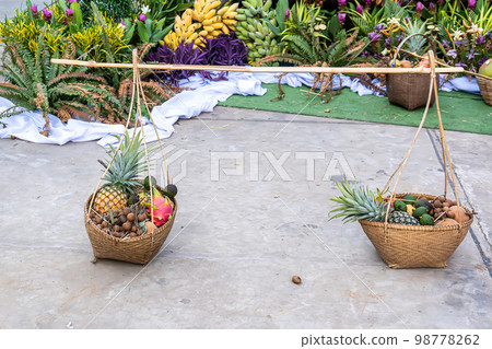 Many fruits 98778262