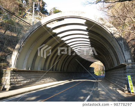 鎌倉市的興福路坂洞窟 鎌倉市的興福路坂洞窟 98778297