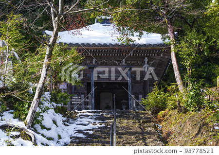 京都嵐山二尊院:長長的石階盡頭的丹九屏 京都嵐山二尊院:長長的石階盡頭的丹九屏 98778521