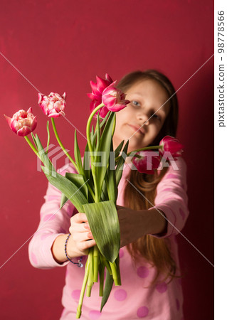 Teenage girl with a bouquet of pink tulips Teenage girl with a bouquet of pink tulips 98778566