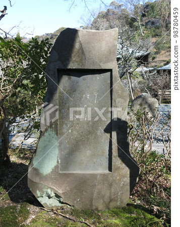 鎌倉市瑞泉寺的久保田萬太郎紀念碑 鎌倉市瑞泉寺的久保田萬太郎紀念碑 98780459