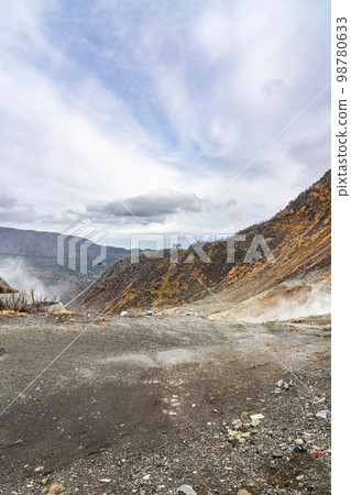 [Kanagawa Prefecture] Hakone's Owakudani with the smell of sulfur 98780633
