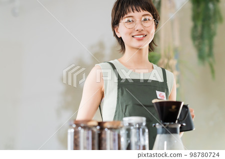 Cafe clerk steaming coffee beans Cafe clerk steaming coffee beans 98780724