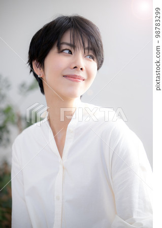beautiful woman falling beautiful woman falling 98783299