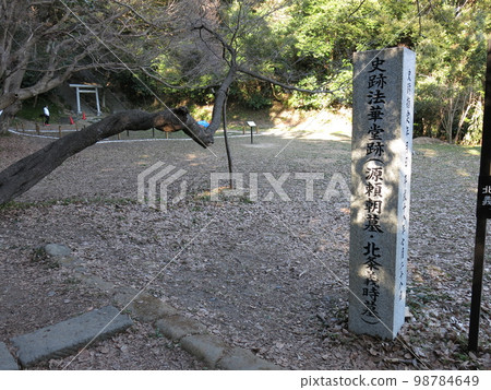 Hojo Yoshitoki's tomb in Kamakura City's historic Hokke-do Ruins (Hojo Yoshitoki Hokke-do Ruins) 98784649
