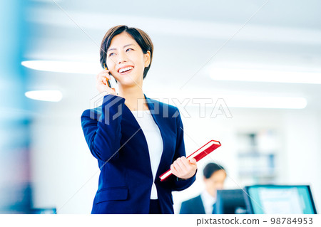 Business middle 98784953