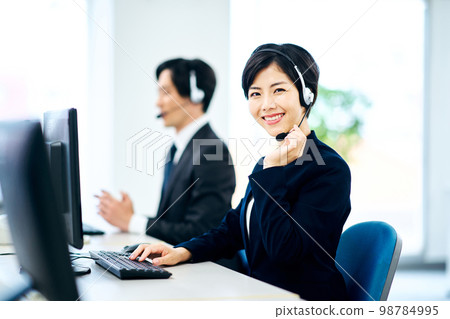 Business middle 98784995