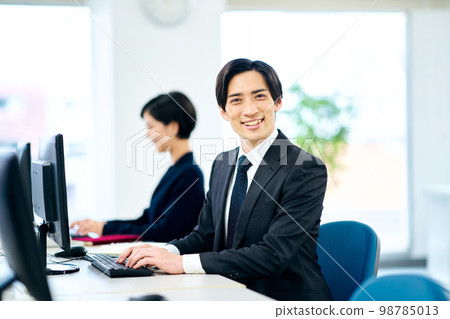Business middle 98785013