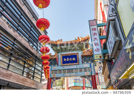 神奈川縣橫濱市橫濱中華街的象徵“善林門”的背後 98786309
