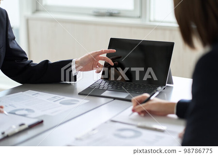Asian business person having a meeting using a computer 98786775