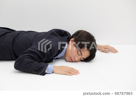 Fatigue anemia collapsing businessman Fatigue anemia collapsing businessman 98787965