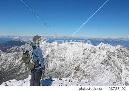 爬雪山的女人 爬雪山的女人 98788402