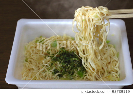 熱鹽炒麵（杯麵） 98789119