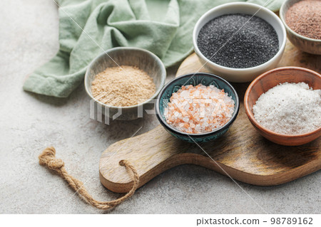 Bowls with assorted speciality salt 98789162