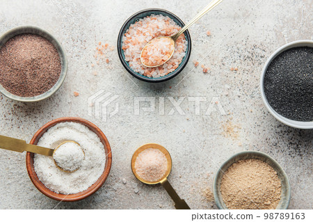 Bowls with assorted speciality salt 98789163