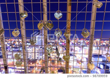 The heart-shaped key hung on the Nagoya TV Tower and the night view of Sakae 98789959