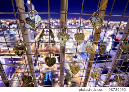 The heart-shaped key hung on the Nagoya TV Tower and the night view of Sakae 98789963