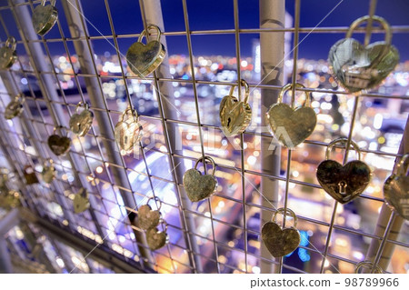 The heart-shaped key hung on the Nagoya TV Tower and the night view of Sakae 98789966