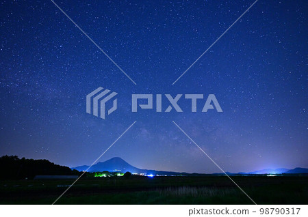 Oyama and Milky Way Oyama and Milky Way 98790317